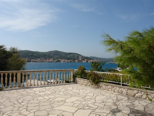 Apartmani Ive - dvorišna terasa