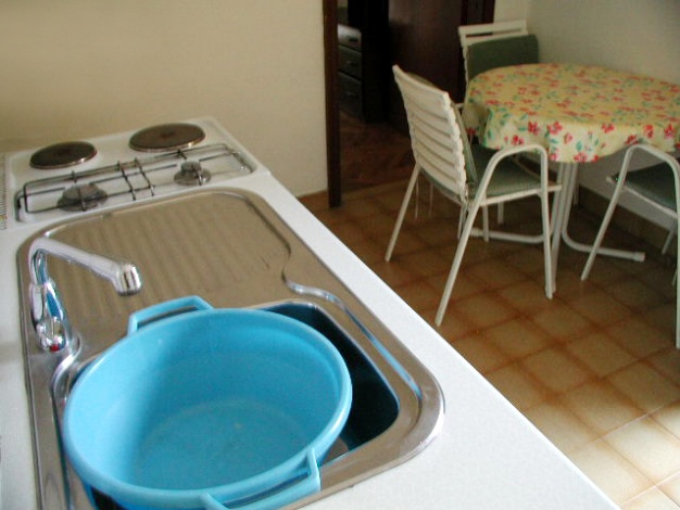 sime-betina-apartment4b-kitchen2