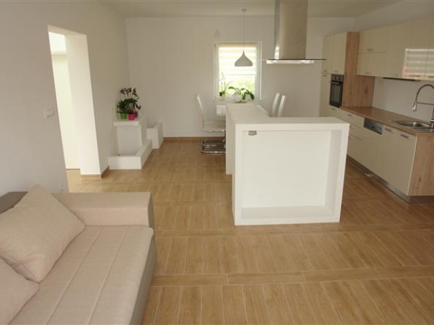 tina apartman betina 9