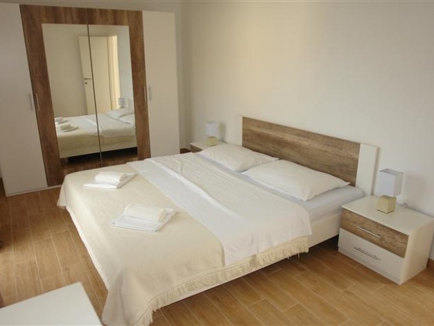 tina apartman betina 12