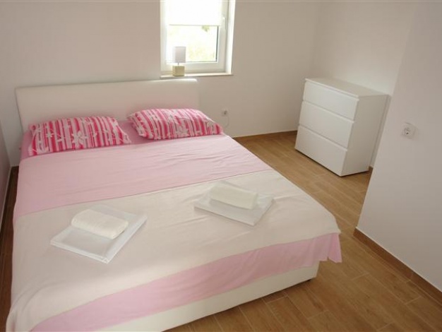 tina apartman betina 13