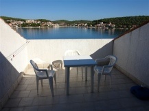 Apartman za troje s vezom za brod u blizini plaže Iza Sv.Nikole u Tisnom