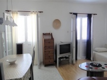 Jednosoban apartman s pogledom na more u blizini plaže Lučica u mjestu Jezera