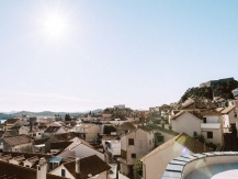 Moderno uređen trosobni apartman s prekrasnim pogledom na Šibenik