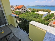 Moderno uređen jednosobni apartman s pogledom na more u blizini plaže Luke