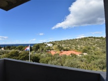 Dvosobni apartman s pogledom na more i bazenom u Murteru
